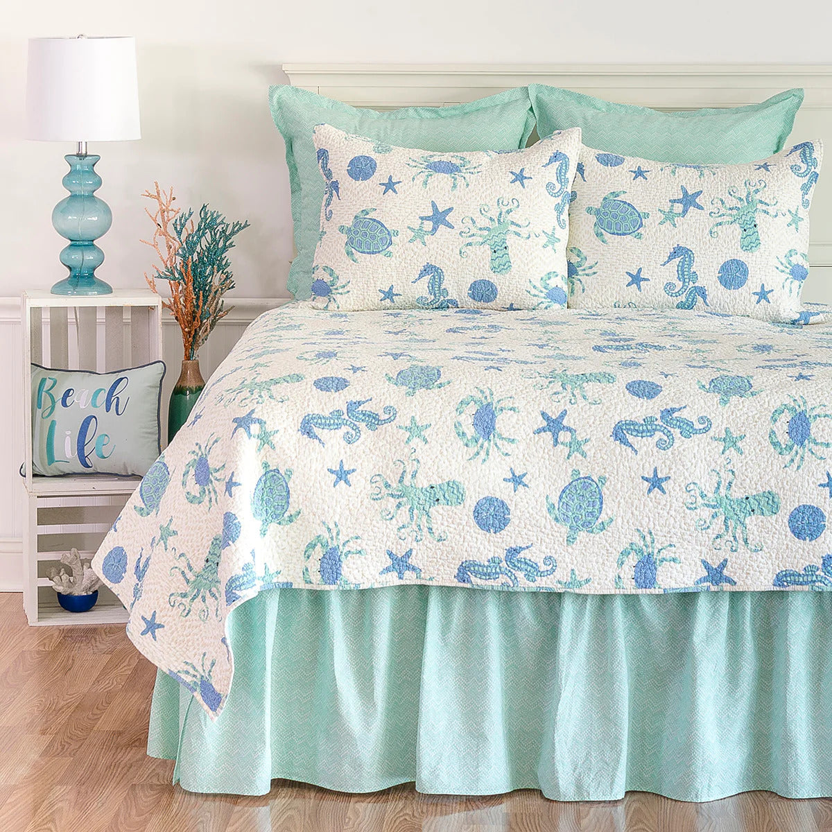 Brisbane Island Coastal Queen Bedspread
