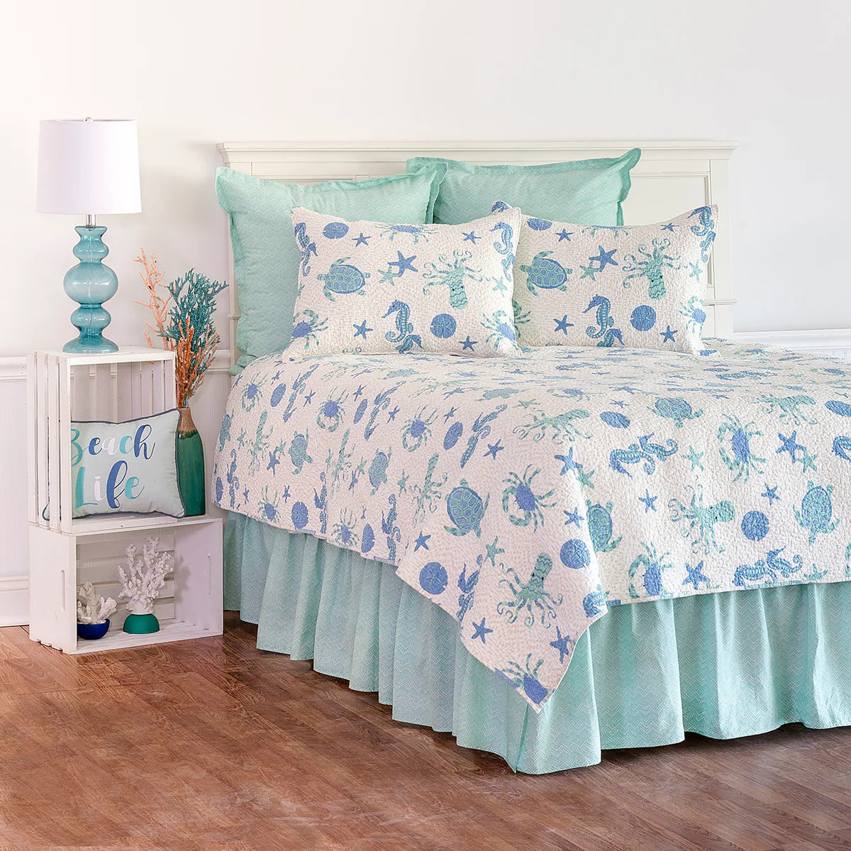 Brisbane Island Coastal Queen Bedspread