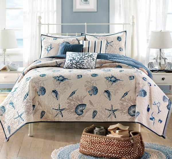 Coastal Bayside Full/Queen Quilt Set with Beachy Throw Pillows