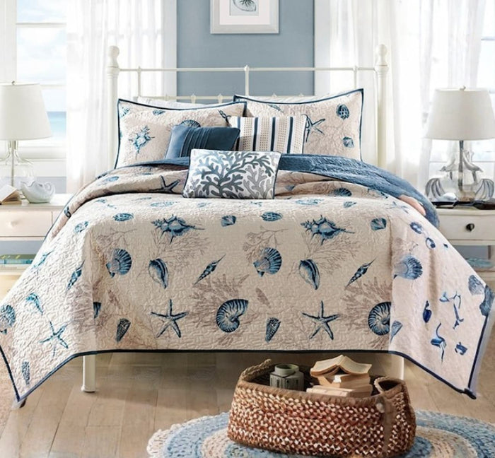 Coastal Bayside Full/Queen Quilt Set with Beachy Throw Pillows