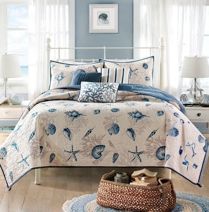Coastal Bayside Full/Queen Quilt Set with Beachy Throw Pillows