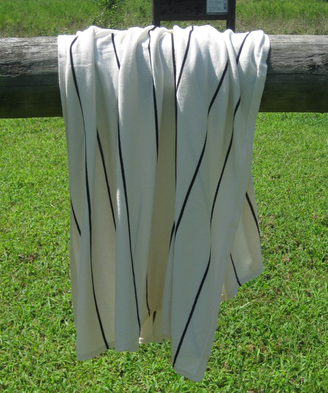 Seaford Cotton Throw by Darzzi (Grey and Ivory)